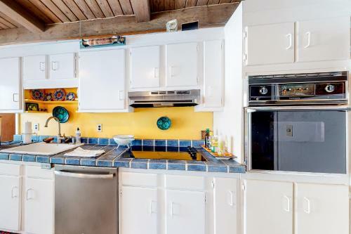 Sunny East Hampton Saltbox