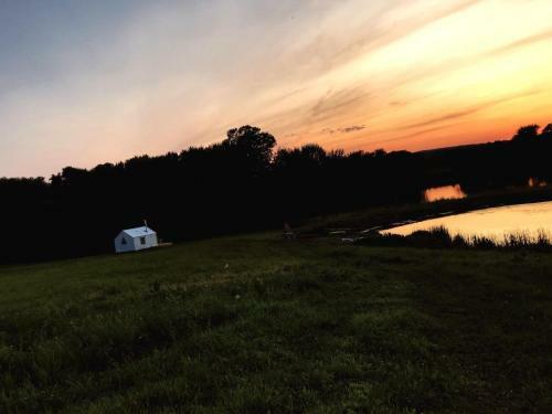 Tentrr - Belle Vue Pond And River Haven
