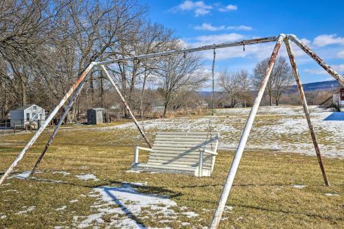 Apartamento Hopewell Junction Escape With Community Pool!