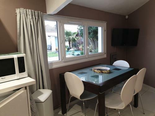 Hostal Maisonnette Guest Home
