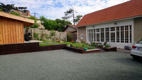 Lovely Renovated Cottage 150m From The Beach