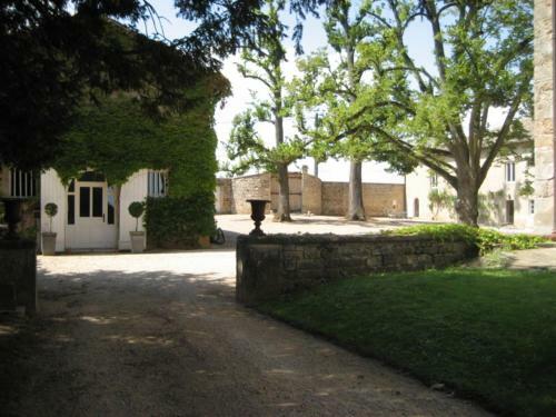 Hostal Ch�teau de Beauchamp- La Chapelle de Guinchay