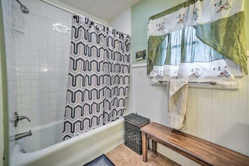 Quiet Oneonta Home - Walk To Historic Dtwn!