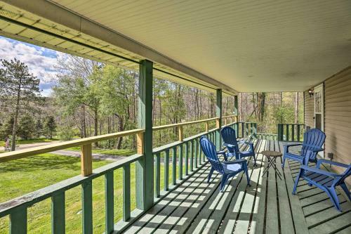 Penn Yan Getaway With Spacious Deck And Yard!
