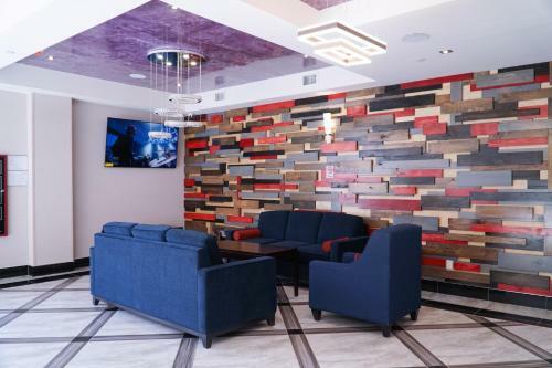 Hotel Lotus Blu Inn & Suites