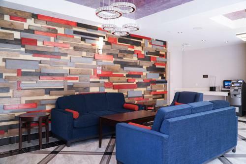Hotel Lotus Blu Inn & Suites