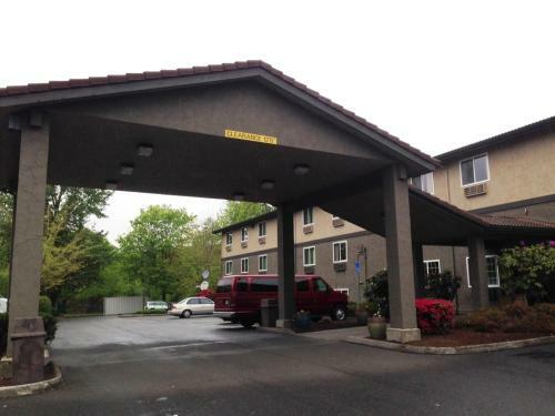 Hotel Super 8 Portland Airport