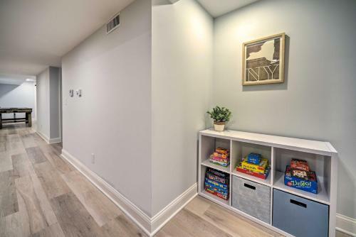 Stunning House With Deck, Game Room And Home Gym!