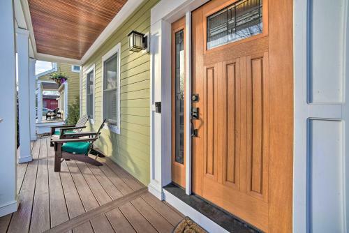 Stunning House With Deck, Game Room And Home Gym!