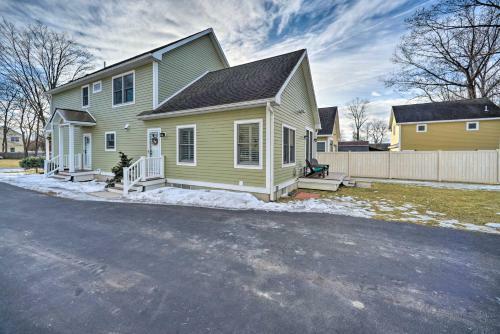Stunning House With Deck, Game Room And Home Gym!
