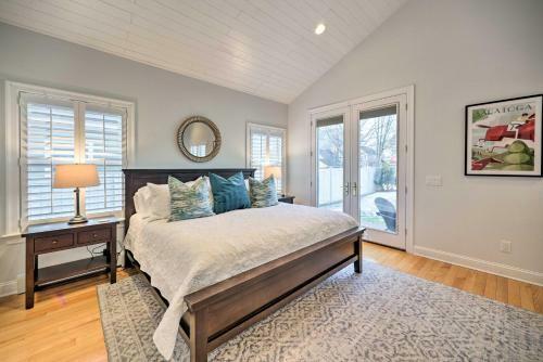 Stunning House With Deck, Game Room And Home Gym!