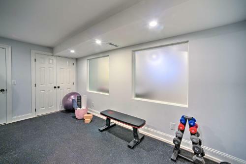 Stunning House With Deck, Game Room And Home Gym!