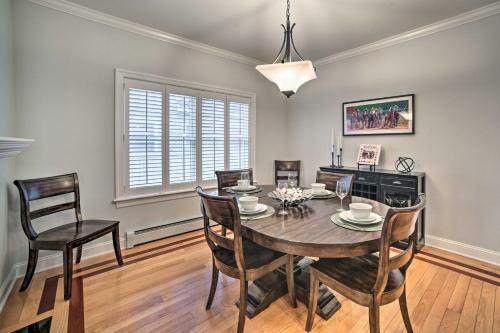 Stunning House With Deck, Game Room And Home Gym!