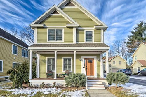 Stunning House With Deck, Game Room And Home Gym!
