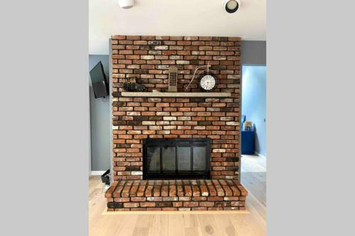 Beautiful 7 Bedroom Home With Inground Heated Pool