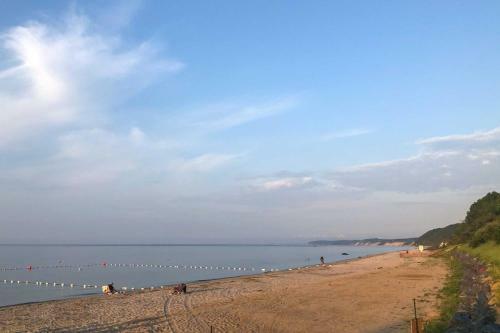 Vivid Escape On Long Island - Walk To Beach!