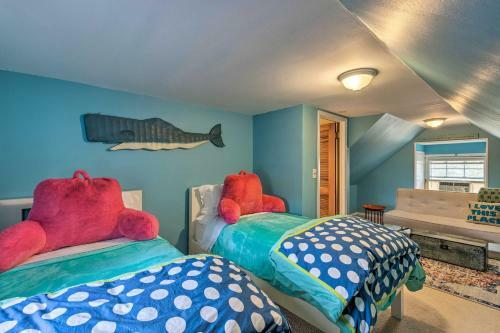 Vivid Escape On Long Island - Walk To Beach!