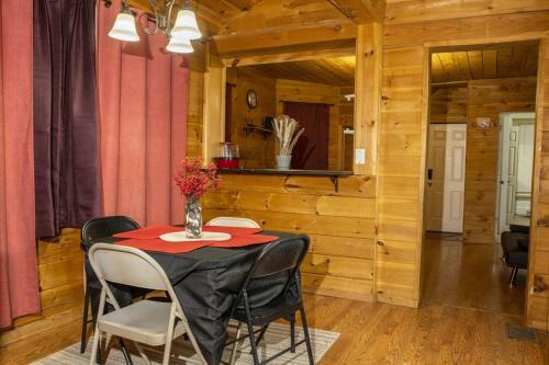 Peaceful Decor Crafted Apartment 2 Bedroom 2 Bathrooms