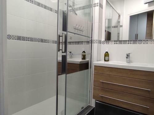 Apartamento Studio Avec Terrasse Et Parking 200m Plage Et Commerces