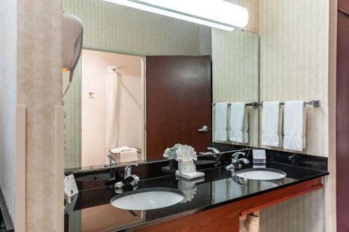 Clarion Hotel Portland Airport