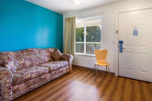 Motel 6 Portland Mall - 205