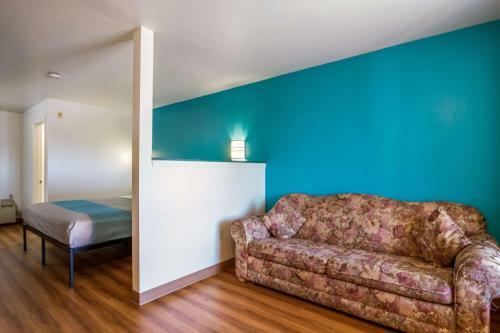 Motel 6 Portland Mall - 205