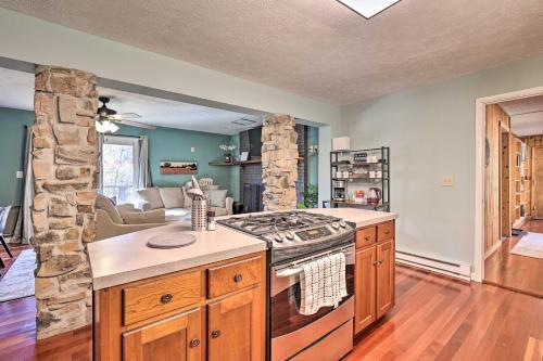 Sweet Cottage With Grandfather Mountain Views!