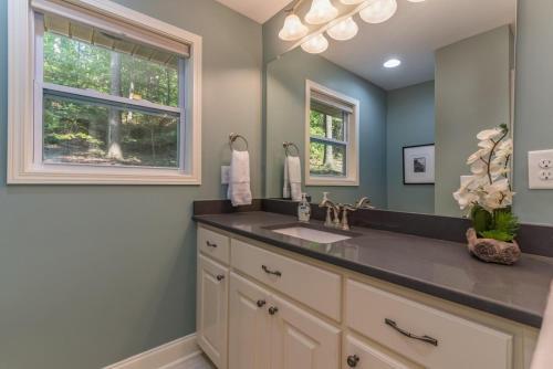 Knobby Creek Cottage
