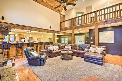 Spacious Elk Park Lodge With Hot Tub And Fire Pit