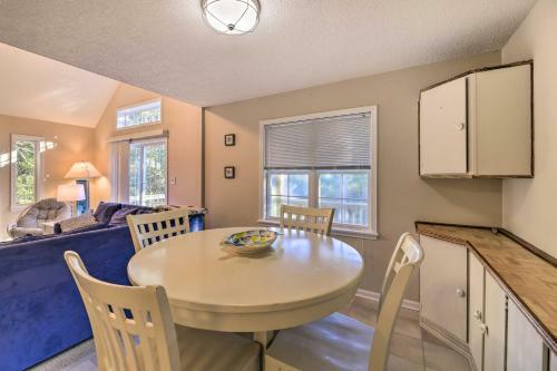 Bright Emerald Isle Getaway Less Than 1 Mi To Beaches