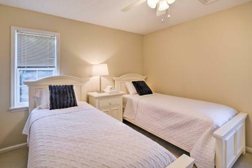 Bright Emerald Isle Getaway Less Than 1 Mi To Beaches
