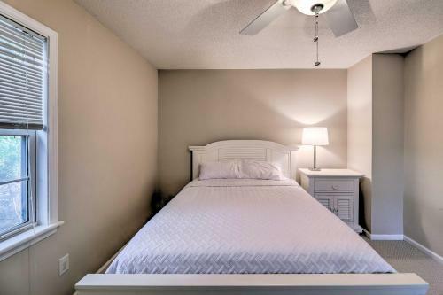 Bright Emerald Isle Getaway Less Than 1 Mi To Beaches