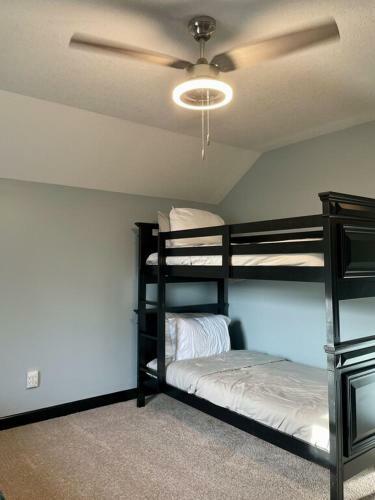 Beautiful Modern Mountain Home! Great Location! Sleeps 10