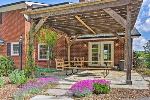Pet-friendly Getaway On 40 Acre Horse Farm!