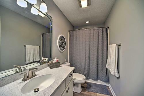 Henrico Hideaway With Lake Access And Boat Slip!