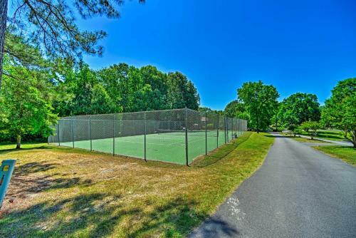 Henrico Hideaway With Lake Access And Boat Slip!