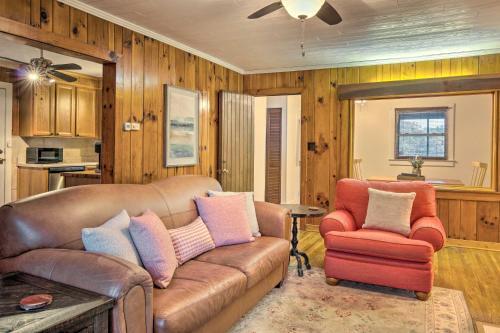 Cute And Cozy Hendersonville Getaway With Yard!