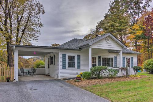 Cute And Cozy Hendersonville Getaway With Yard!