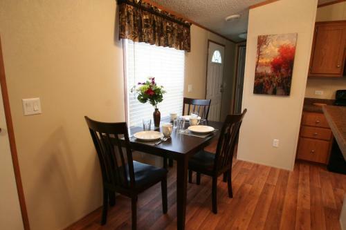 Hostal Eagle Ford Village Suites