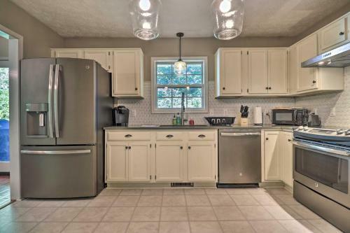 Mills River Hideaway With Front Porch And Mtn Views!