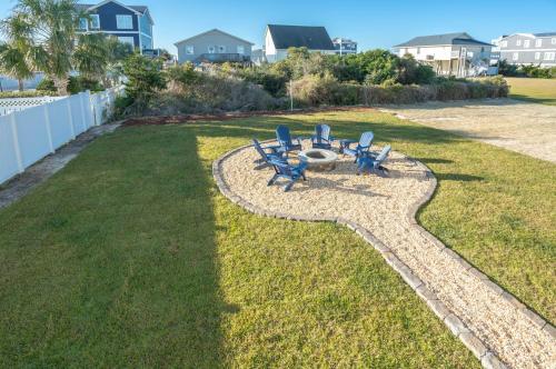 Enjoy The Coastal Breeze In This Pet Friendly Home