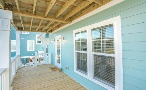 Enjoy The Coastal Breeze In This Pet Friendly Home