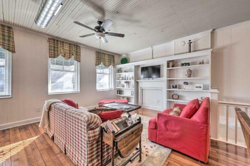 Bright Spencer Apartment - Newly Renovated!