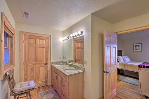 Spacious Lake Santeetlah Cottage With Lake Views!