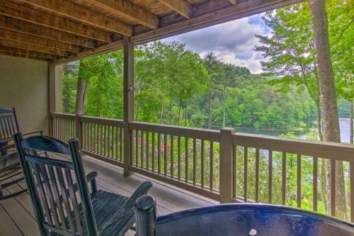 High-end Sapphire Retreat On Fairfield Lake!