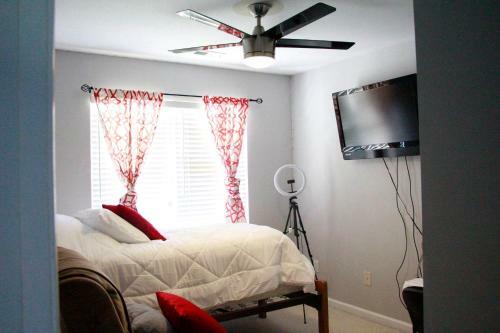 Minutes From Downtown 3br Stylishhome-free Parking