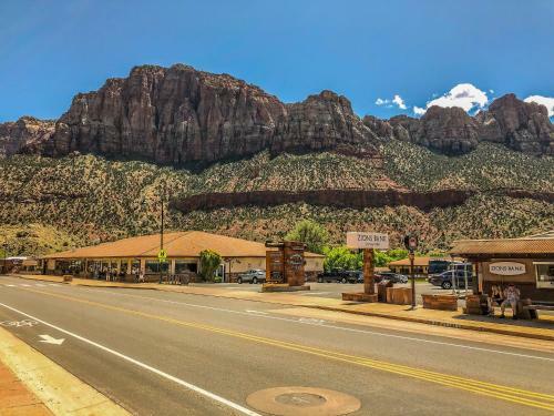 Hotel Bumbleberry Inn