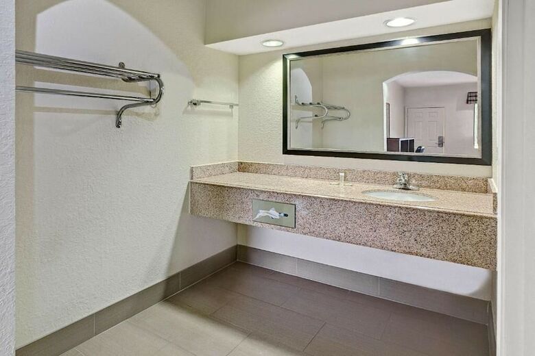 Motel Super 8 Houston Hobby Airport South