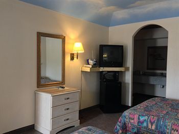 Motel Camelot Inn & Suites Highway 290/northwest Freeway