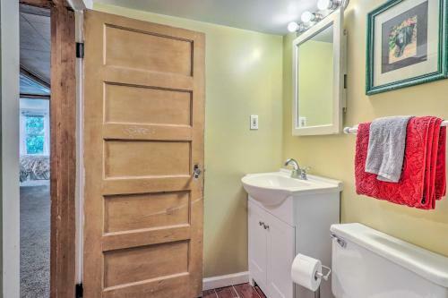 Idyllic Cottage In Dtwn Sylva Hike And Explore